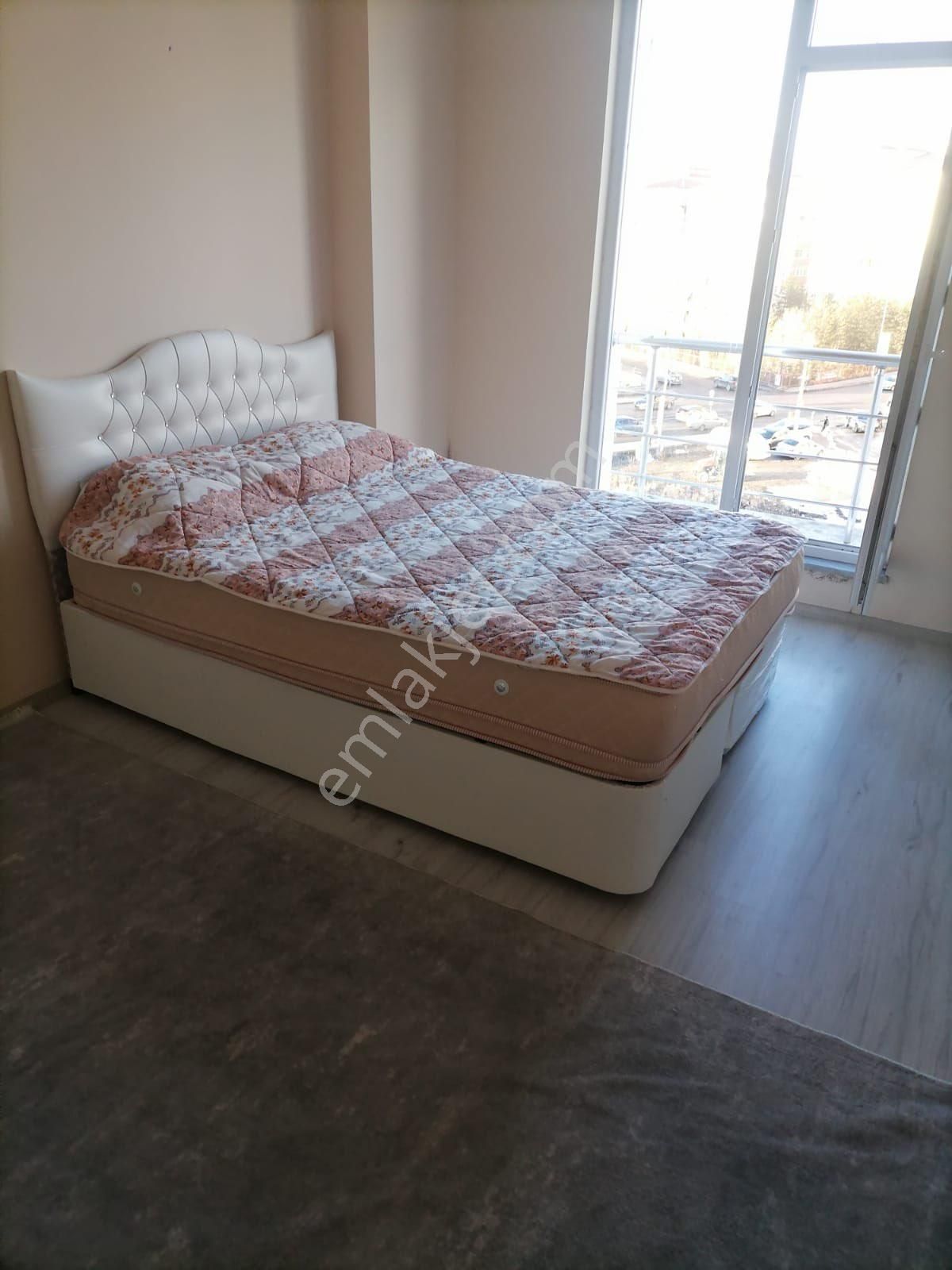 Kars Merkez Şehitler Kiralık Daire ALTIN EMLAKTAN 1+1 EŞYALI ÜNİVERSİTE YOLU GÜNEY CEPHE UYGUN TEMİZ DAİRE