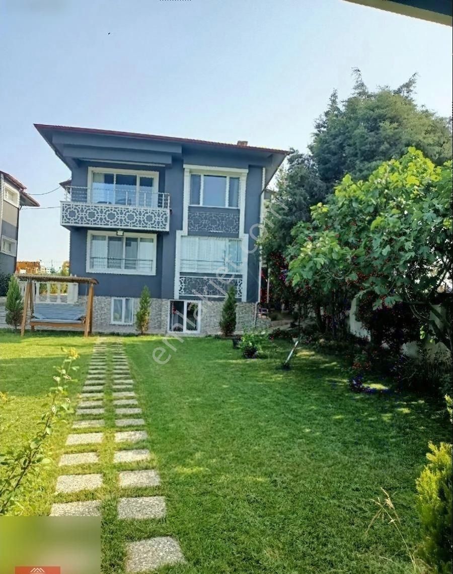 Başakşehir Şamlarda Tapulu Satılık Boş Deniz Ve Göl Manzaralı Fırsat 3 Adet Müstakil Villa - Görsel 5