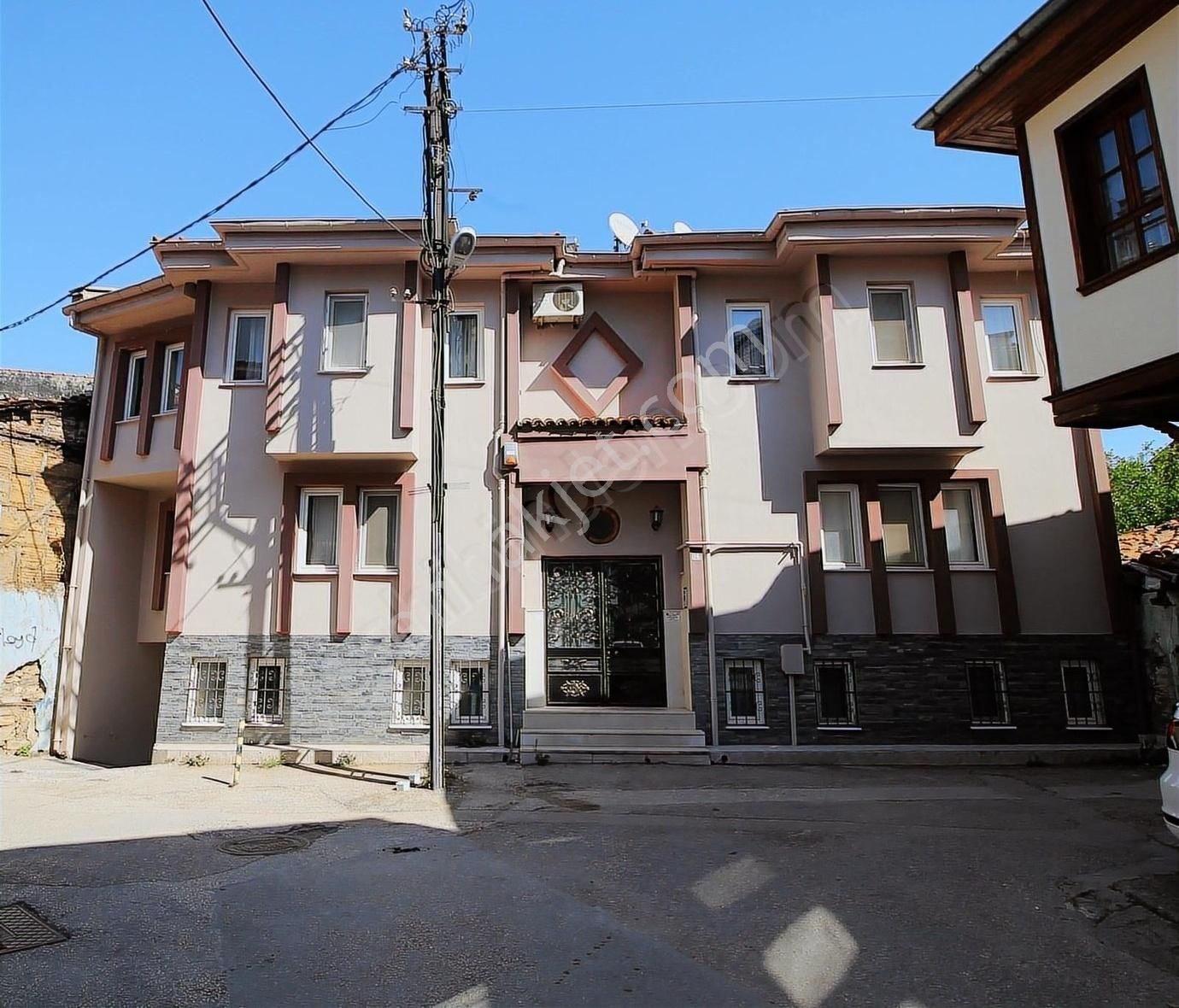 Osmangazi Alaaddin Satılık Villa BURSA'NIN TARİHİ SEMTİ TOPHANE'DE SATILIK BAHÇELİ İKİZ VİLLA