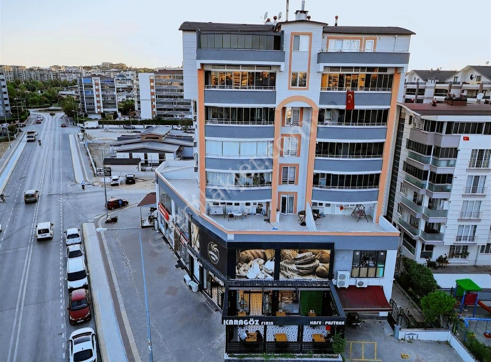 Osmangazi Hamitler Satılık Daire YUNUSELİNDE CADDE ÜZERİNDE 4+1 LÜKS DAİRE