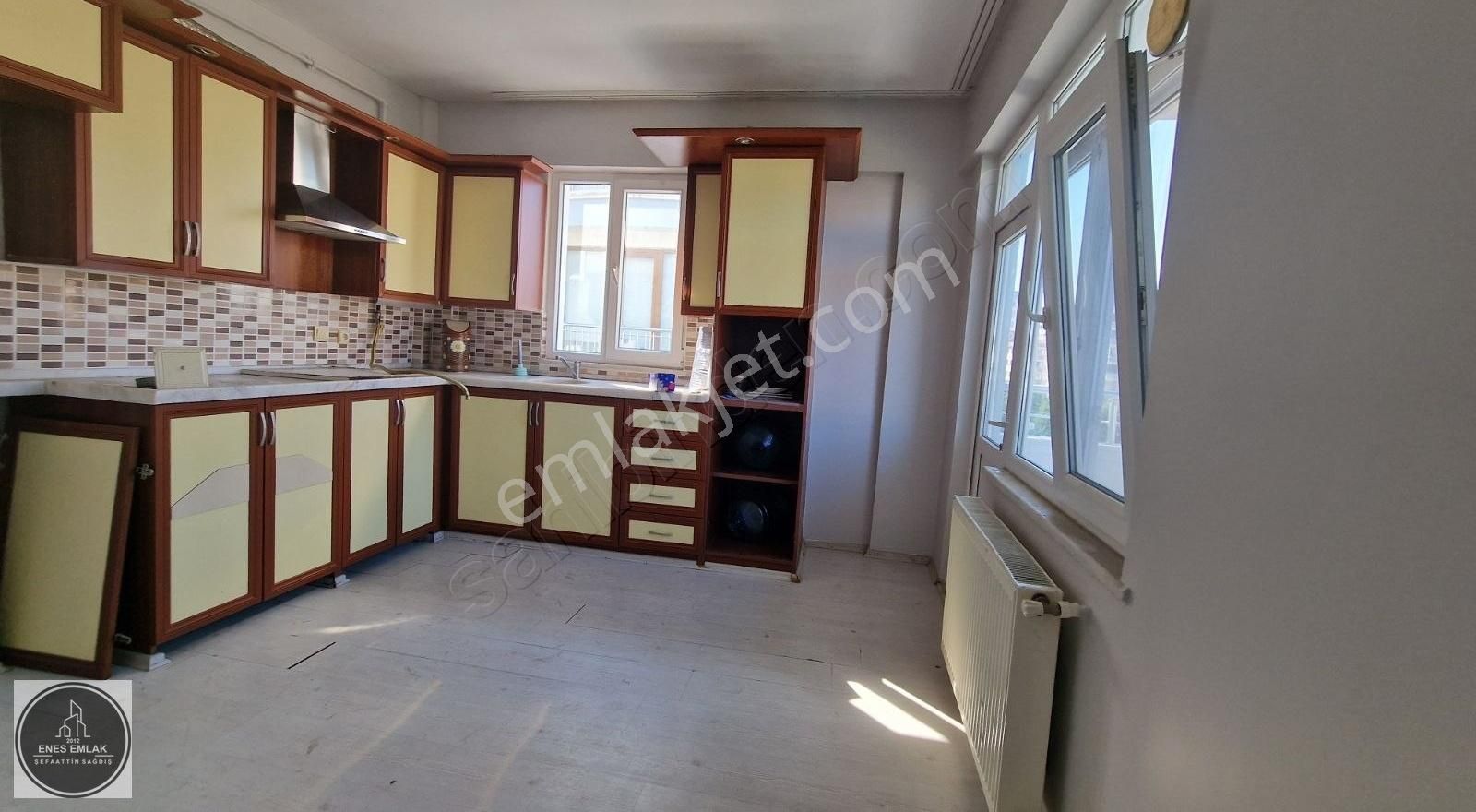 Atakum Cumhuriyet Kiralık Daire Şefaattin Sağdış'tan Kiralık 3+1 Daire.