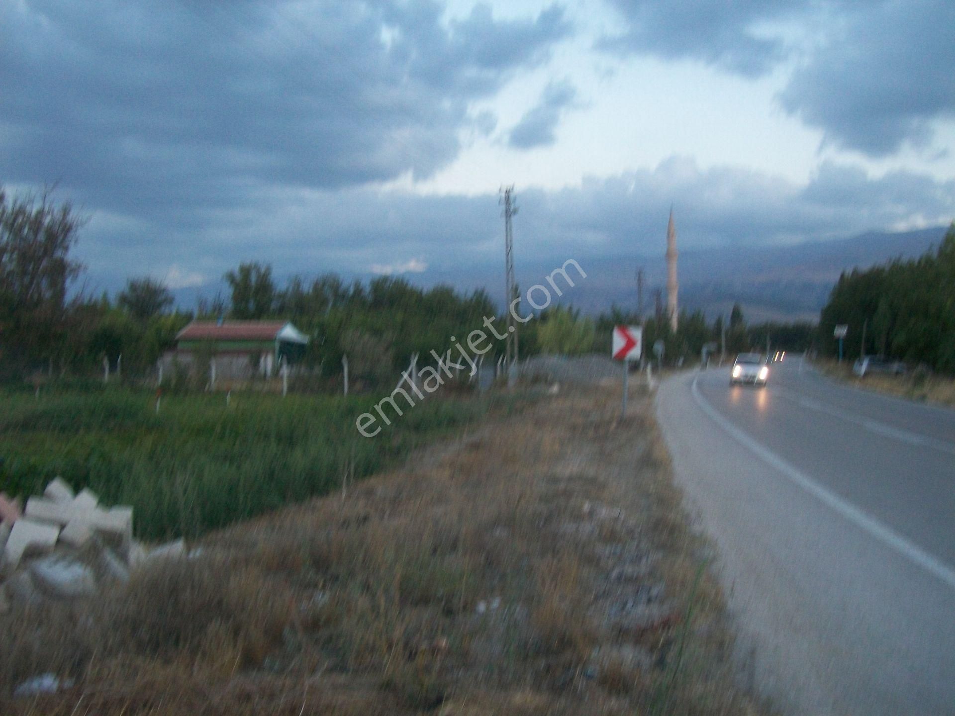 Halkapınarda Eltutan Mevkisinde Petrol Karşısı 500 M² Arsa İçinde Prefaptik Ev - Görsel 2