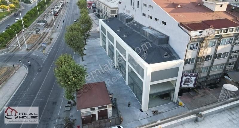 Güngören Mehmet Nesih Özmen Satılık Dükkan & Mağaza Real House / Merter Tramvay Yolu Üzerinde Satılık