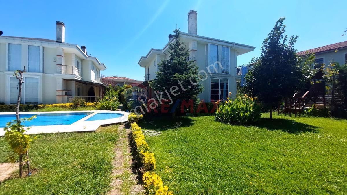 Şile Ahmetli Satılık Villa ŞİLE MERKEZDE SATILIK 4+1 EŞYALI VİLLA