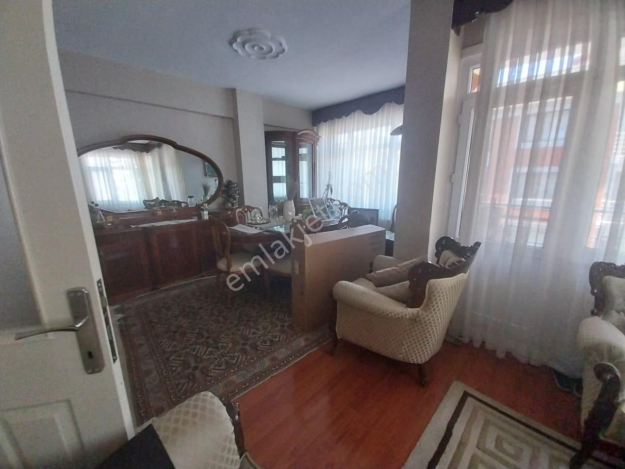 Maltepe Küçükyalı Kiralık Daire  Küçükyalı Da Full Eşyalı Marmaraya Yakın 3+1 Arakat