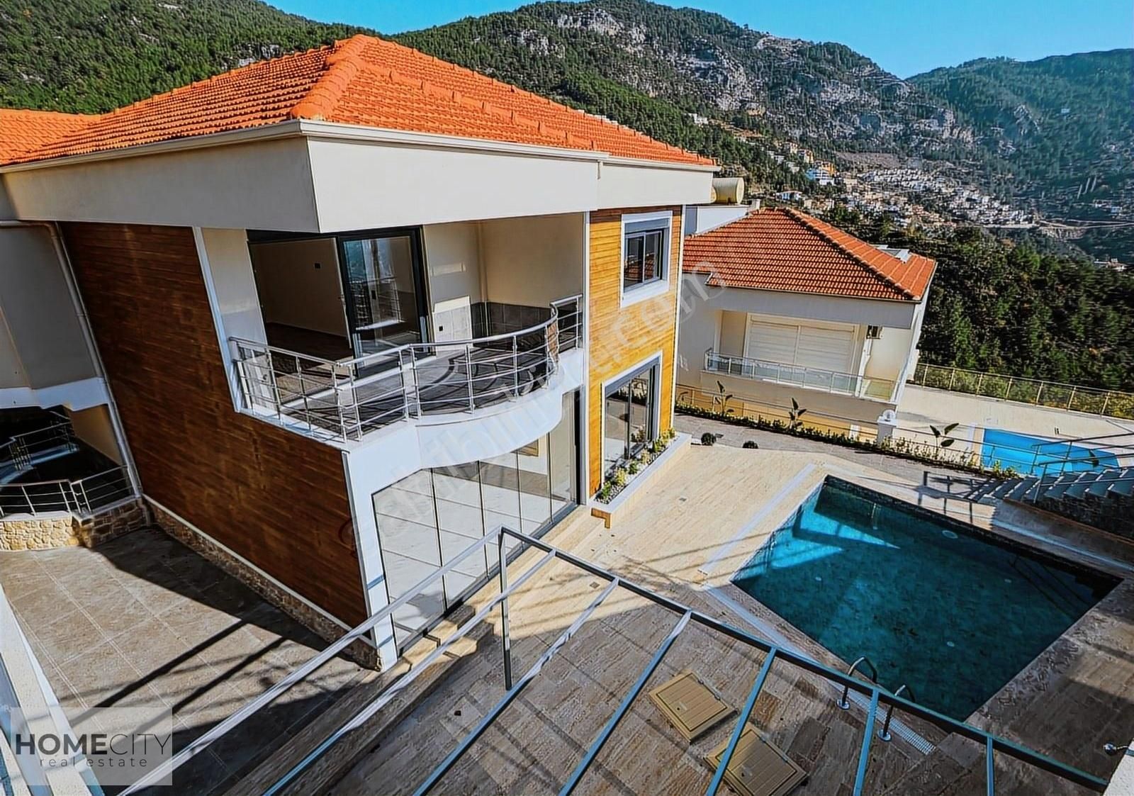 Alanya Tepe Satılık Villa ALANYA TEPE 4+1 230 M2 MÜSTAKİL HAVUZLU BAHÇELİ MANZARALI