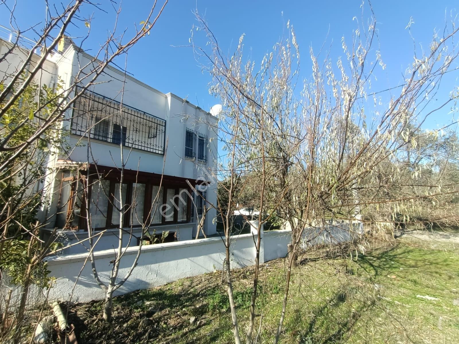 Edremit Güre Satılık Villa Gürede 4+1 Masrafsız Köşe Villa