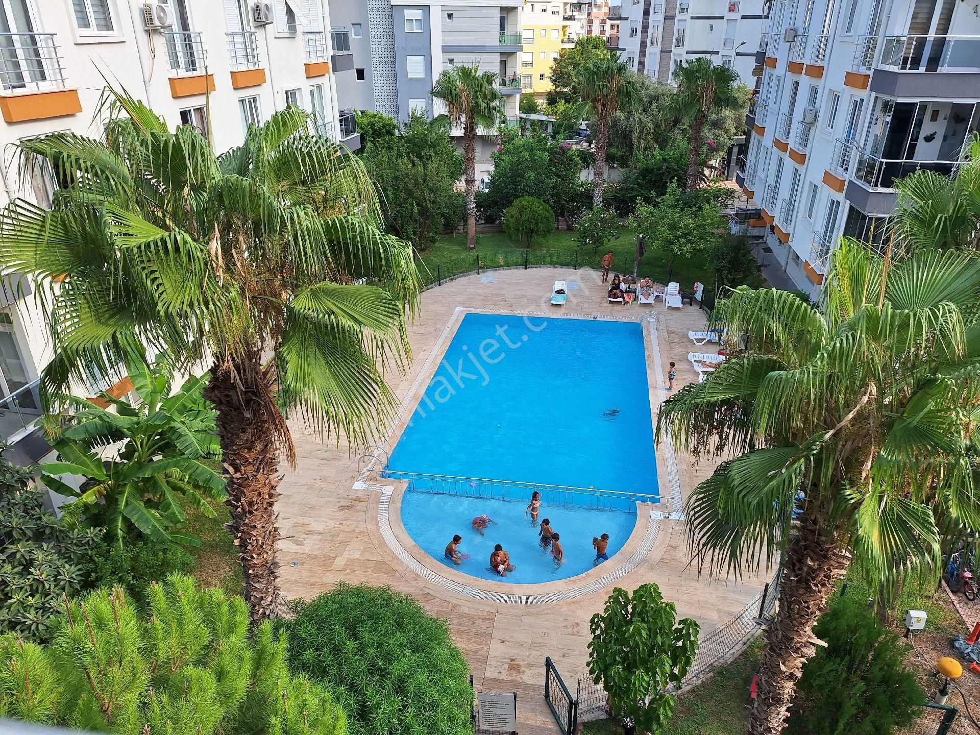 Konyaaltı Hurma Mahallesinde Havuzlu Site İçinde Eşyalı 2+1 Daire