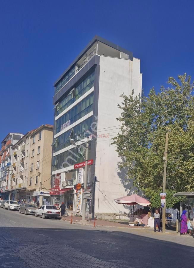 Burhaniye Kocacami Satılık Ofis Balıkesir Burhaniye De Eskı Otogar Icerisinde Satılık Daire (isyeri) 2+1 115m2