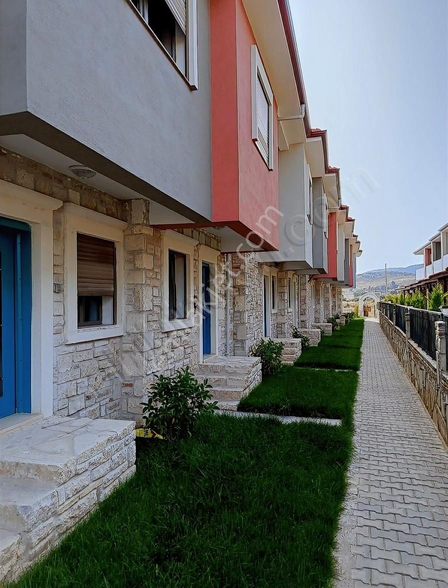 Foça Kazım Dirik Satılık Villa FOÇA KAZIM DİRİK'TE MODERN MİMARİ SIFIR TAŞ KAPLAMA VİLLALAR