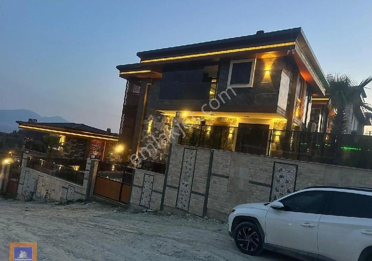 Kuşadası Kadınlar Denizi Satılık Villa deniz manzaralı,evrakları tam triplex villa