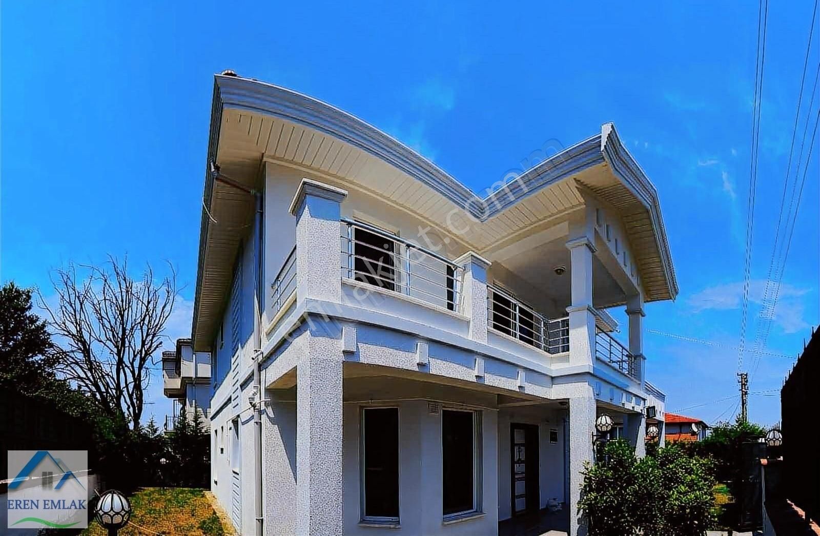 Sapanca Göl Satılık Villa Sapanca göl manzaralı 4+1 sıcak havuzlu satılık müstakil villa