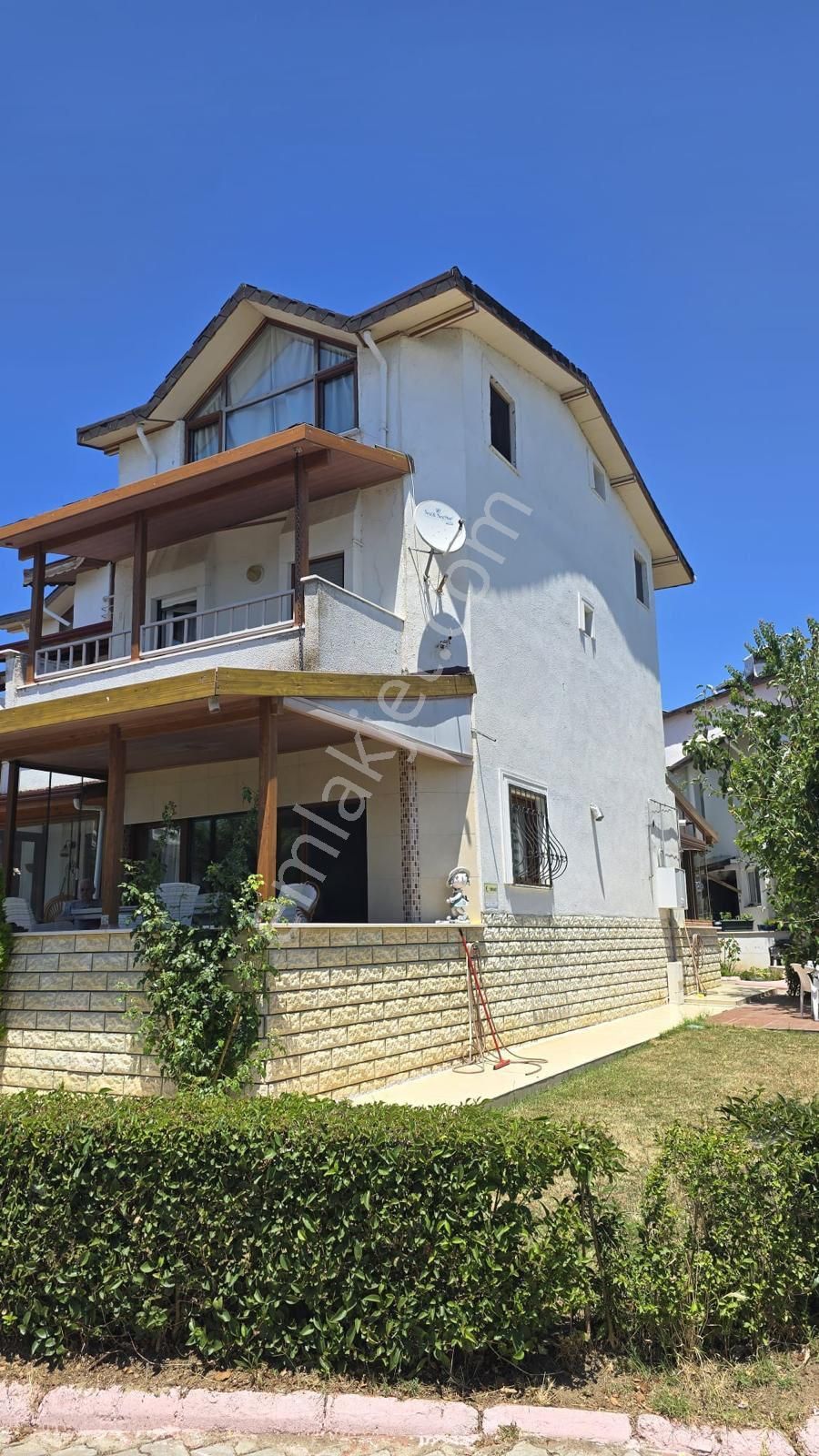 Süleymanpaşa Bahçelievler Satılık Villa DENİZE SIFIR HAVUZLU SİTEDE YAZ KIŞ OTURMAYA UYGUN EŞYALI VİLLA