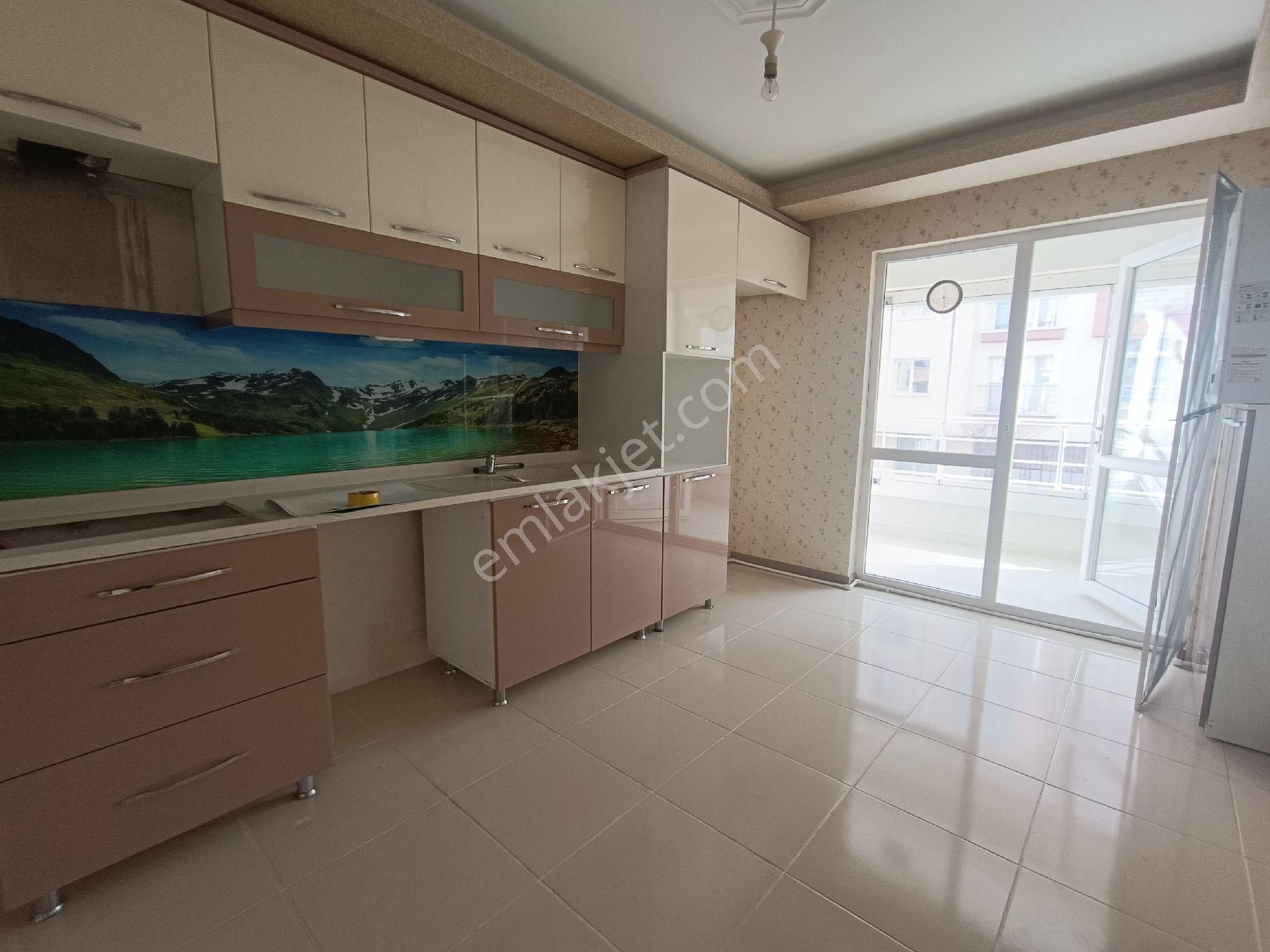 Keçiören Yükseltepe Site İçerisinde Kiralık Daire Yükseltepe Mahallesi 1.kat Ara Kat Full Yapılı Çift Cam Balkonlu 3+1 135m2 Kiralık Daire