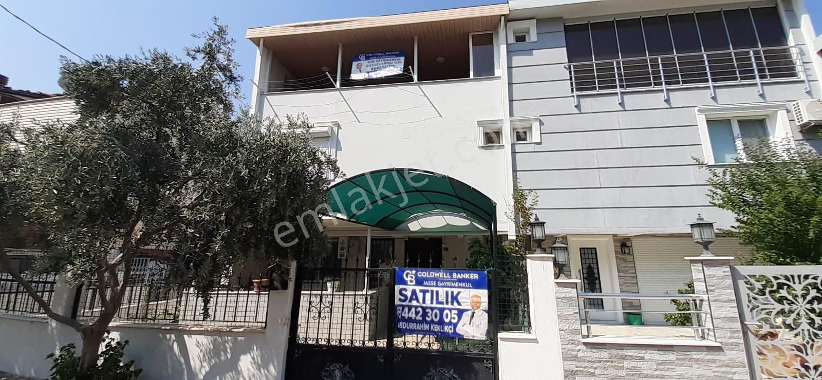 Gaziemir Beyazevler Satılık Villa  GAZİEMİR BEYAZEVLERDE SATILIK 4+2 TRİPLEKS VİLLA