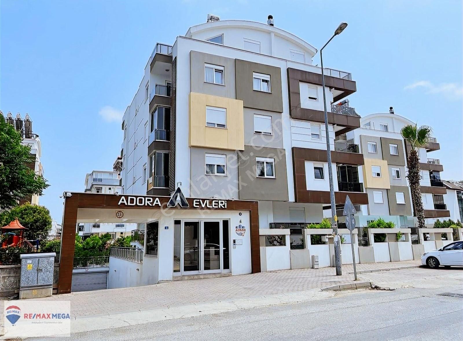 Konyaaltı Uncalı Kiralık Daire Konaklar'da Kiralık Doğalgazlı 3+1 Ara Kat Site İçerisinde