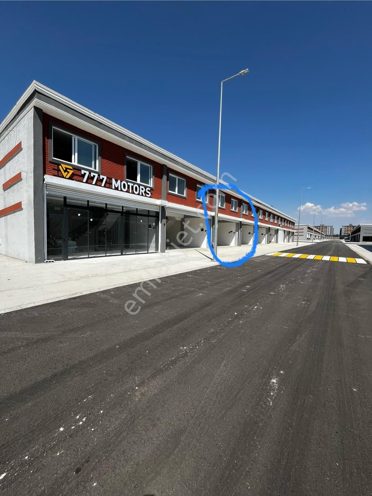 Oto yurtta acil satılık dükkan