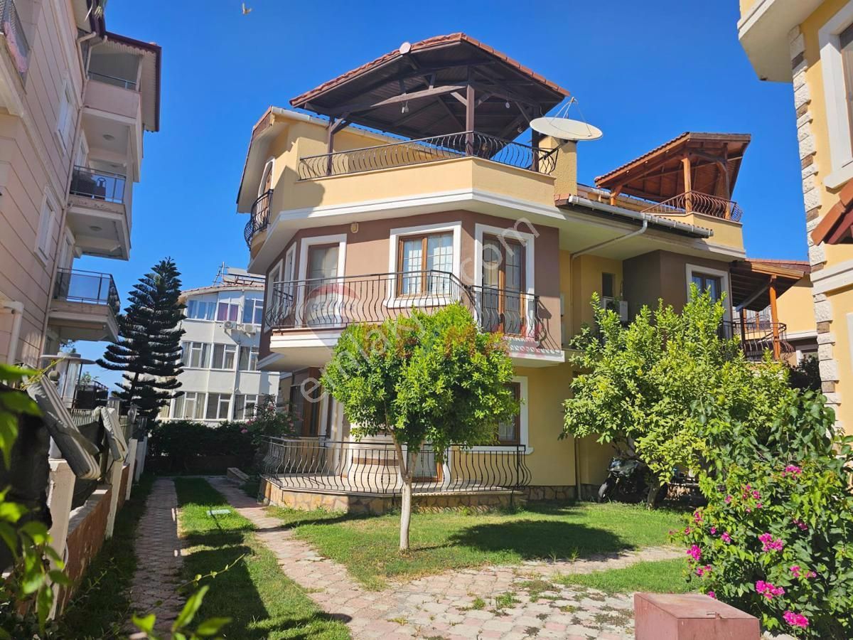 Manavgat Ilıca Satılık Villa Manavgat Ilıca Mahallesinde Site İçesinde Satılık tripleks Villa