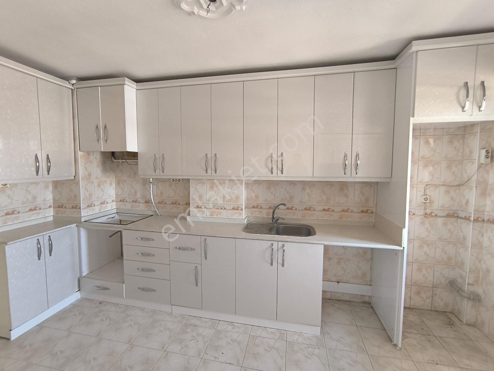 Yunusemre i̇lçesi̇- (satilik)     yeni̇ mahalle mahallesi̇      3+1 130 m2 5 katlinin 4.kati
