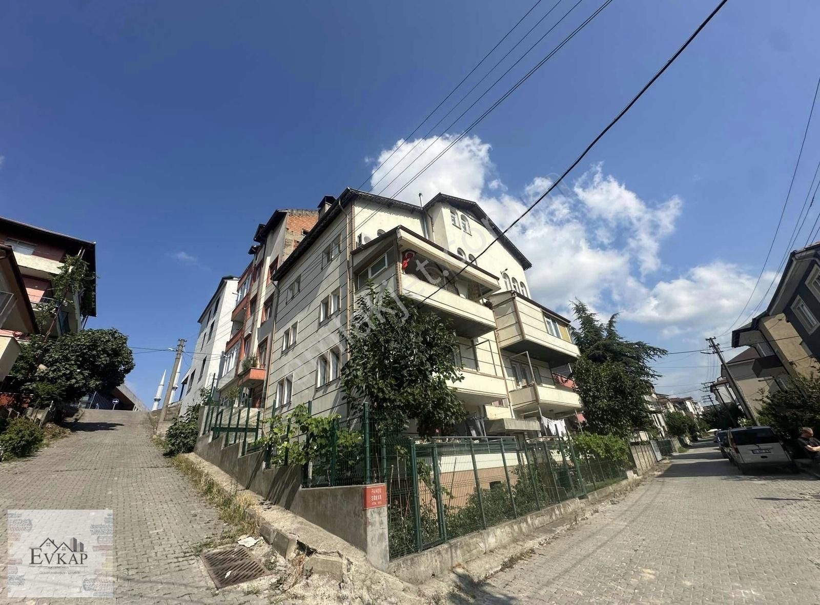 Adapazarı Hızırtepe Satılık Daire HIZIRTEPE MAH GENİŞ 2.5+1 190 M2 SATILK İSTER VAKIF İSTER DAİRE