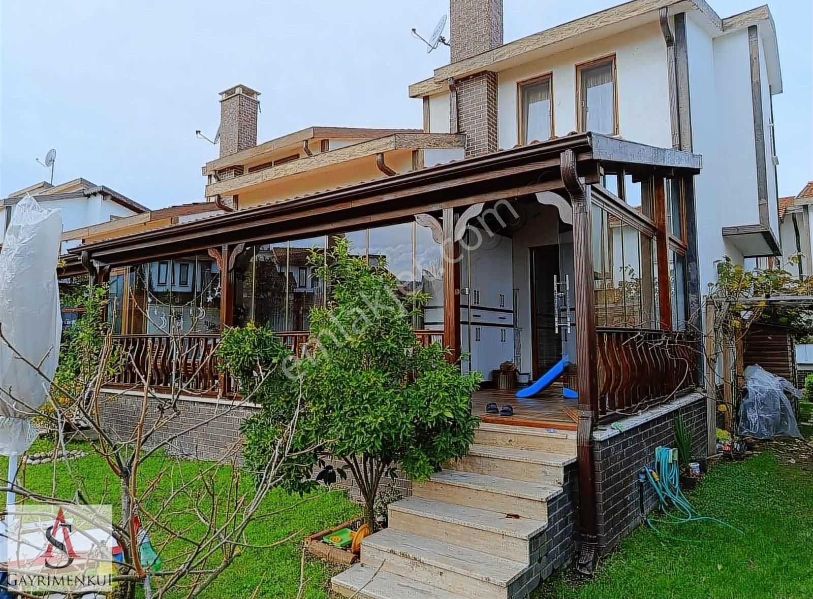 Sapanca Çayiçi Satılık Villa SAPANCA İPEKYOLU MEVKİ 4+1 SATILIK VİLLA