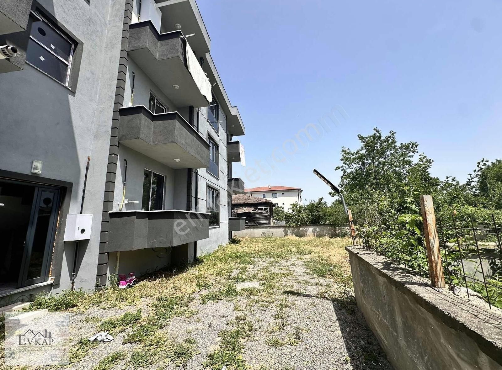 Arifiye Hanlı Merkez Satılık Daire EVKAP GAYRİMENKUL HANLI MERKEZDE 3+1 135 M2 SATILIK SIFIR DAİRE