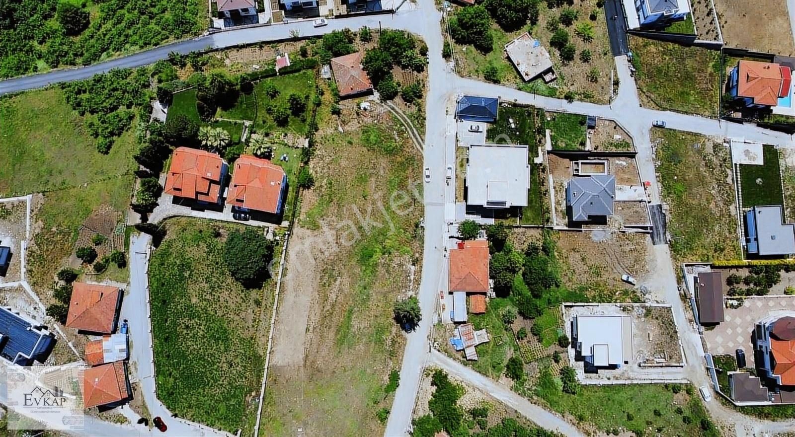 Serdivan Esentepe Satılık Villa İmarlı Esentepe'de Ful Göl Manzaralı 578 M2 Satılık Köşe Parsel.!!