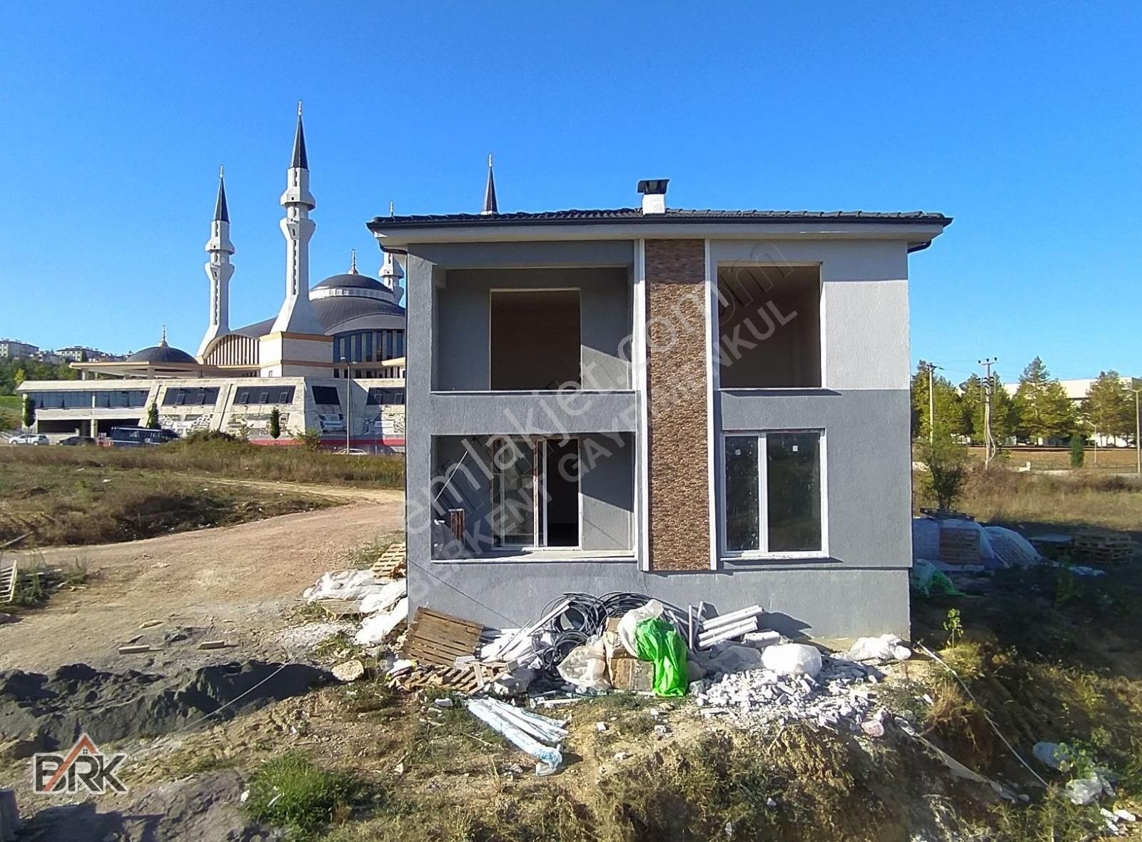 Adapazarı Karapınar Satılık Villa BERKENT GAYRİMENKUL'DEN MÜKEMMEL KONUMDA MÜSTAKİL VİLLALAR..