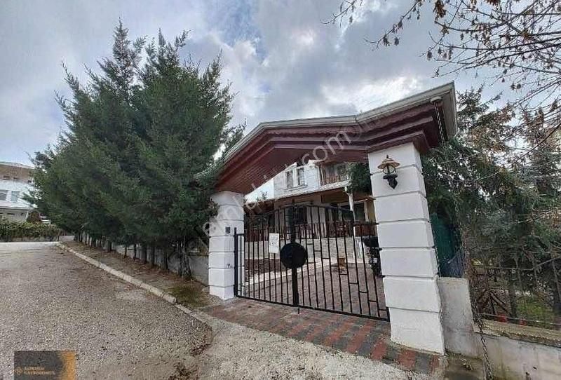 Gölbaşı Eymir Satılık Villa ALPEREN GAYRİMENKUL'DEN SATILIK HAVUZLU FIRSAT VİLLA