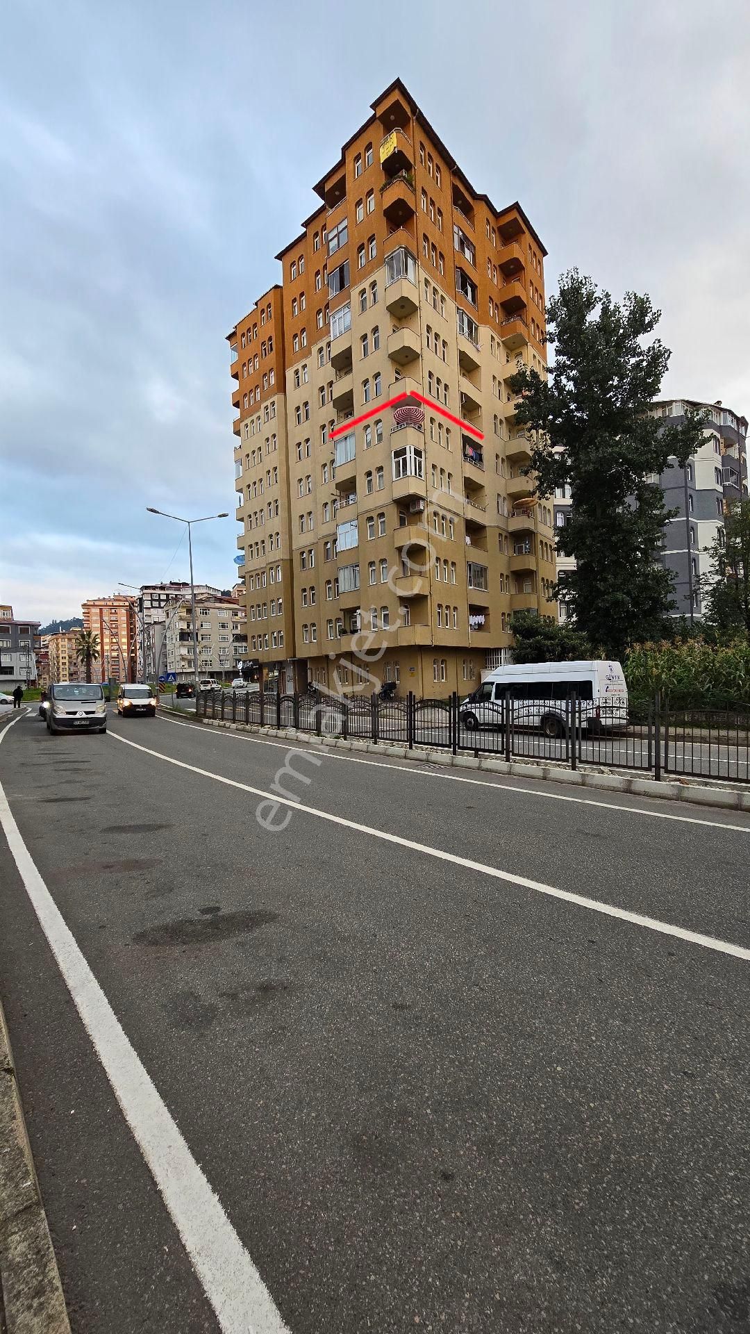 Rize Merkez Müftü Kiralık Daire TAŞÇİOĞLU EMLAKTAN KİRALİK DAİRE ŞİMAL AVM ARKASINDA DENİZ TRABZON TARAFINDA KÖŞE DAİRE DAĞ DİBİ 