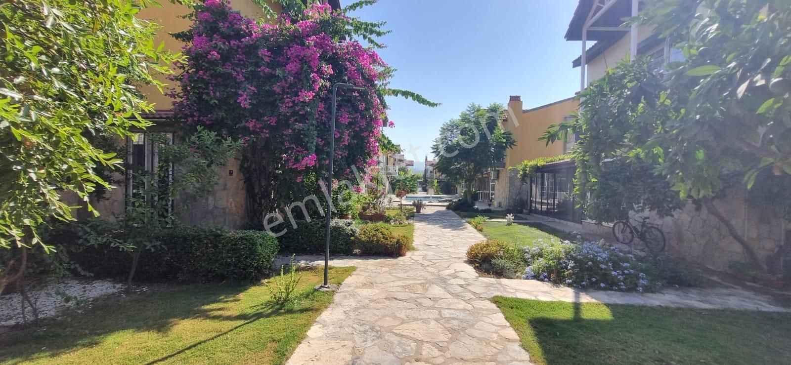 Kuşadası Karaova Kiralık Villa  KUŞADASI AVM VE DENİZE YÜRÜME MESAFESİNDE KİRALIK EŞYALI 5+1 VİLLA