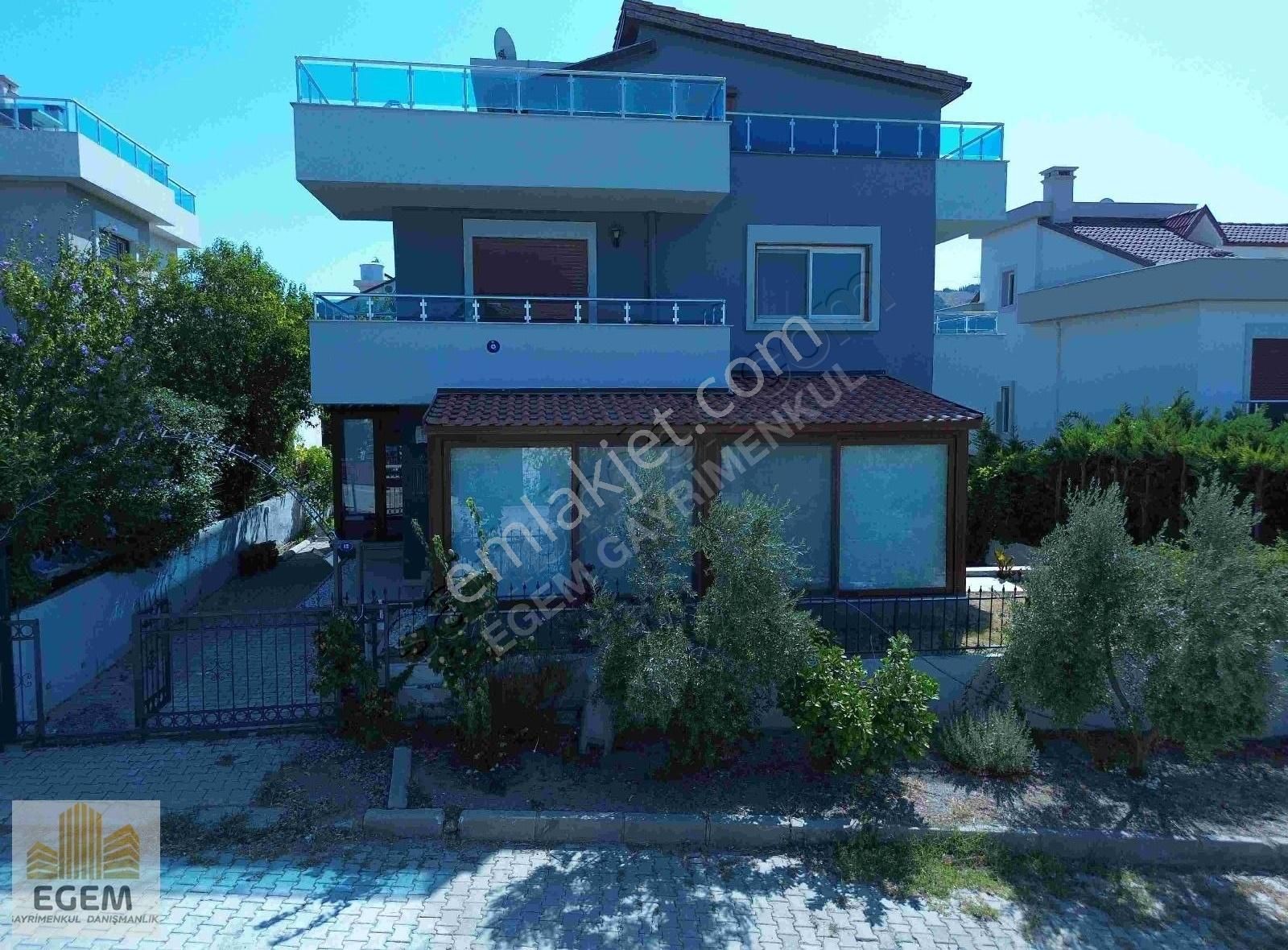 Urla Bademler Kiralık Villa URLA BADEMLERDE GENİŞ BAHÇELİ TAM MÜSTAKİL KİRALIK VİLLA