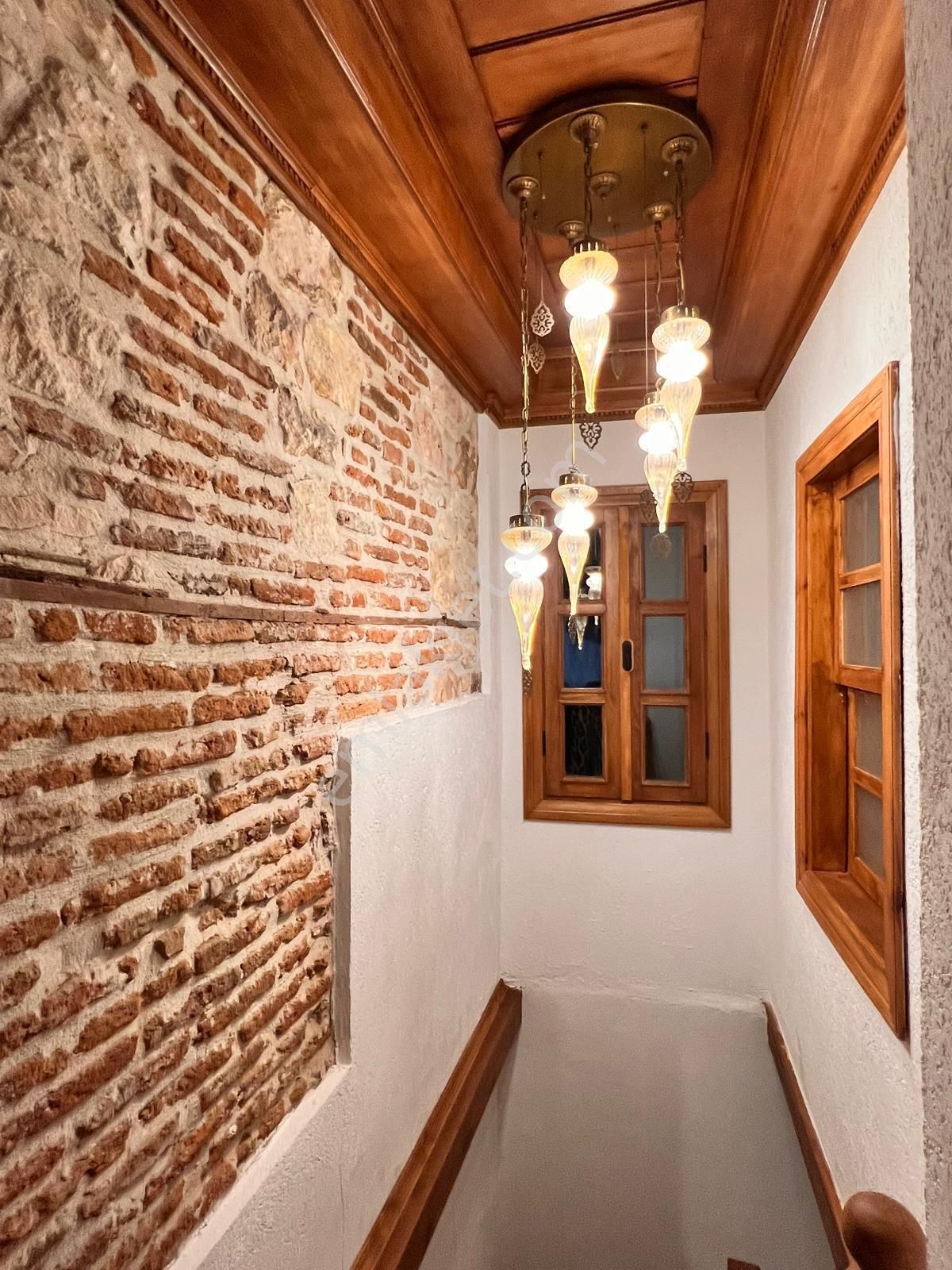 Ayvada'dan Ayvalık Merkez'de Avlulu 2 Katlı Taş Rum Evi - Görsel 13