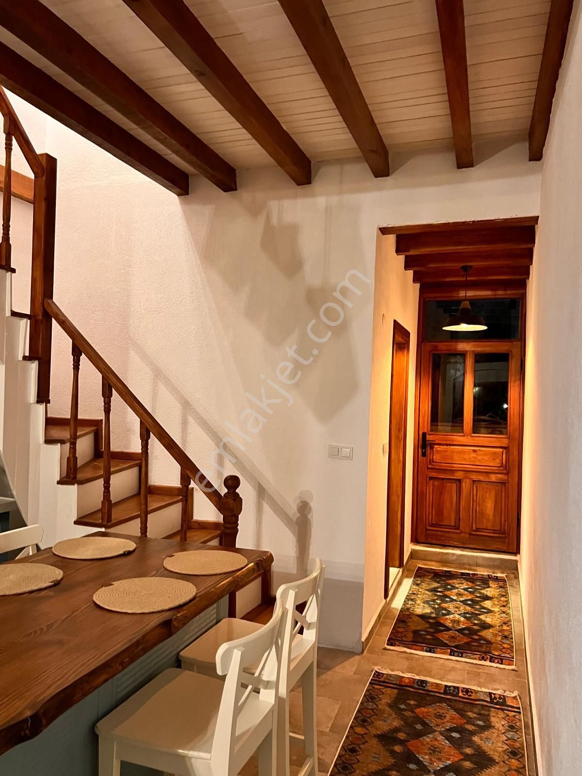 Ayvada'dan Ayvalık Merkez'de Avlulu 2 Katlı Taş Rum Evi - Görsel 8