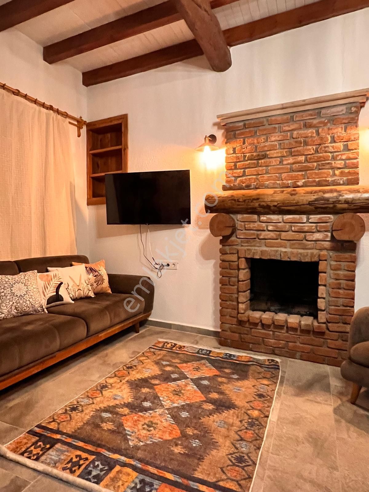 Ayvada'dan Ayvalık Merkez'de Avlulu 2 Katlı Taş Rum Evi - Görsel 11