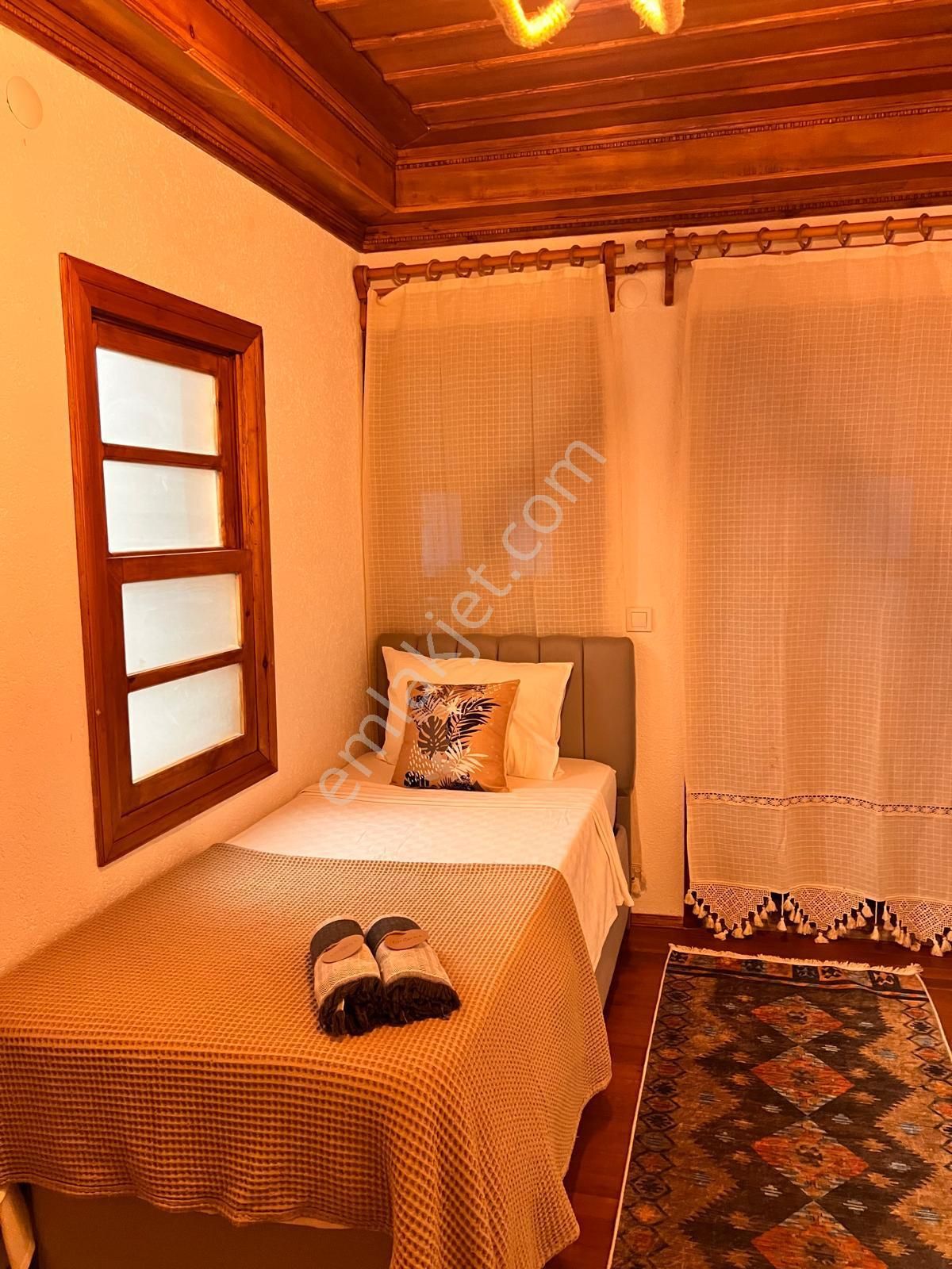 Ayvada'dan Ayvalık Merkez'de Avlulu 2 Katlı Taş Rum Evi - Görsel 18