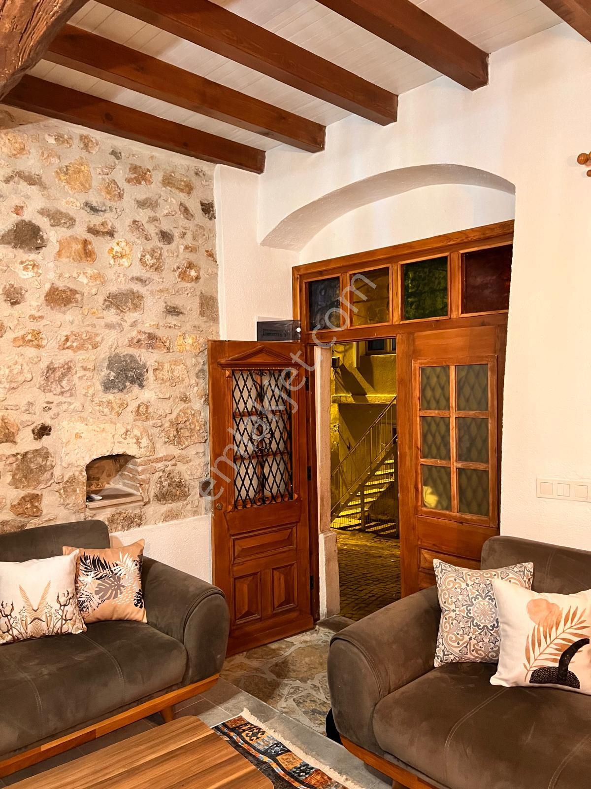 Ayvada'dan Ayvalık Merkez'de Avlulu 2 Katlı Taş Rum Evi - Görsel 14