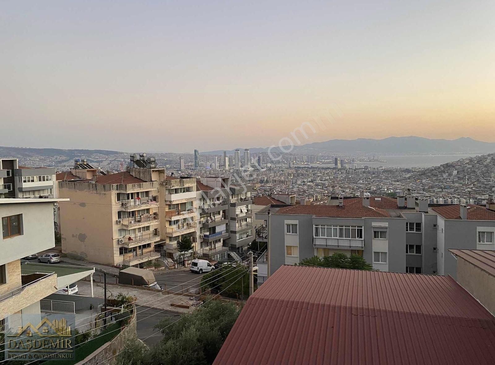 Bornova Atatürk Satılık Daire DAŞDEMİR'DEN EŞSİZ MANZARALI ARA KAT DAİRE..