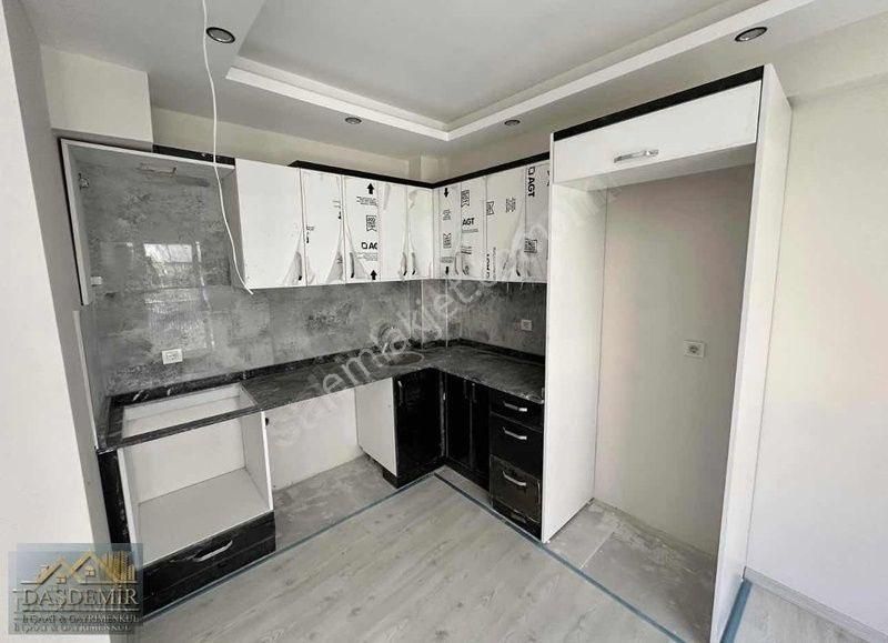 Bornova Mevlana Kiralık Daire Daşdemir'den Sıfır 1+1 Doğalgazlı Ankastre Setli