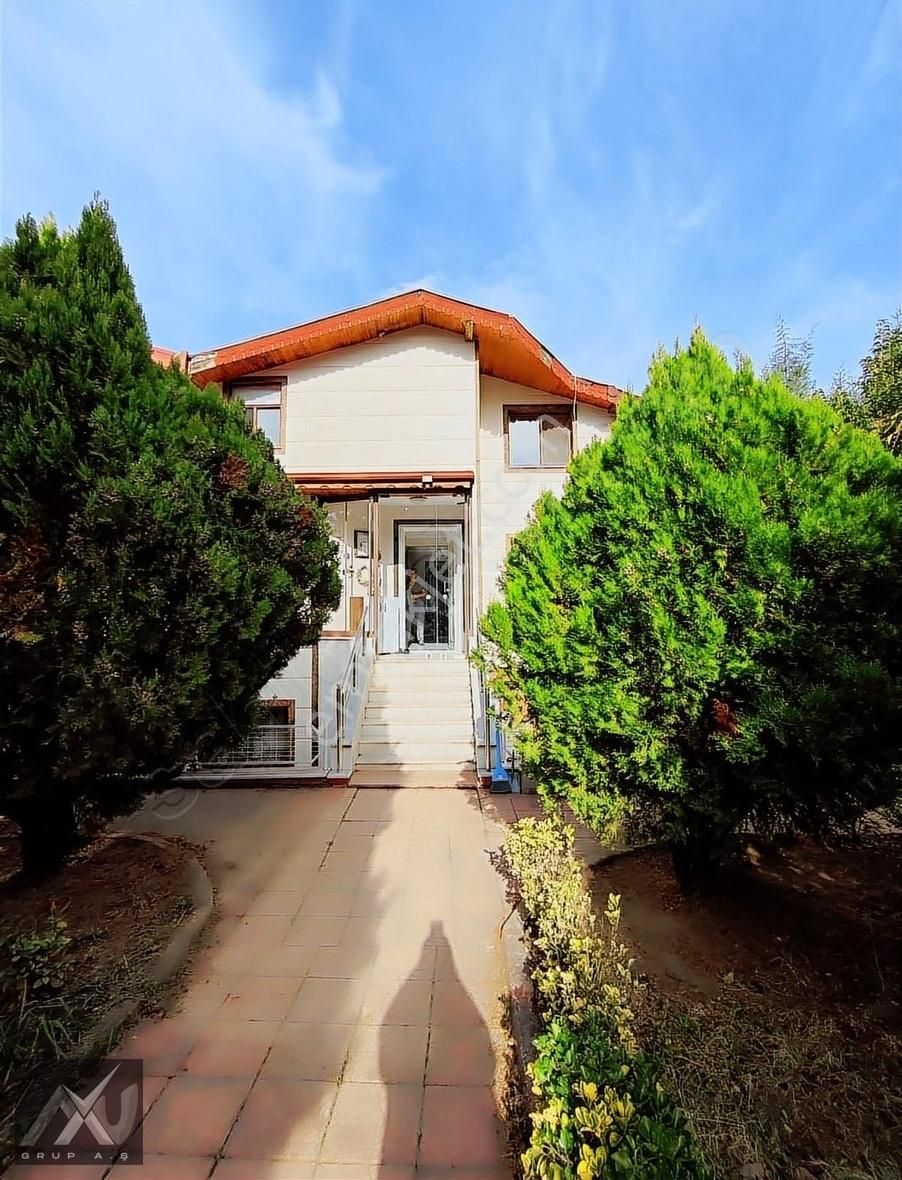 Karamürsel Kayacık Satılık Villa Karamürsel de Deniz Manzaralı özel Havuzlu Villa