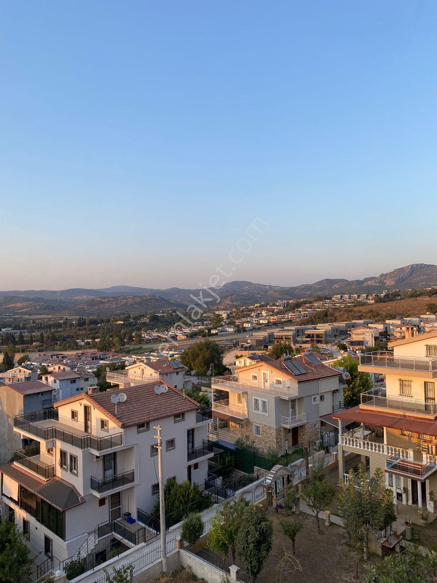 Kuşadası Karaova Satılık Villa  KUŞADASI EFES EVLERİNDE DENİZ MANZARALI SATILIK VİLLA