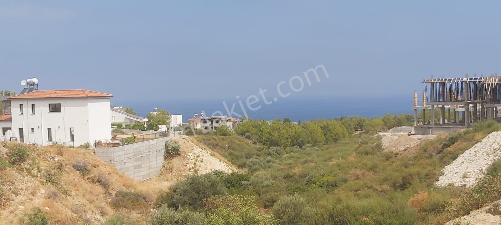 Girne Çatalköy Köyü Satılık Konut İmarlı Çatalköy’ de Muhteşem bir Konumda Boğaz’da Satılık Arsa