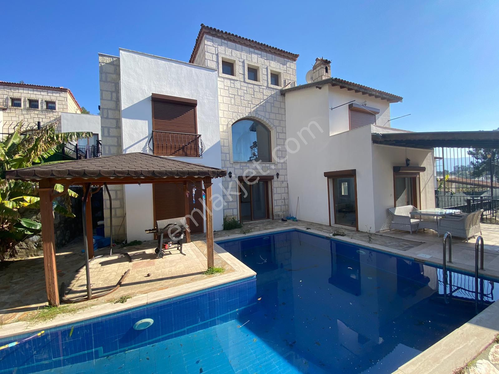 Kuşadası Soğucak Satılık Villa  SOGUCAK MEVKİ SATILIK ÖZEL HAVUZLU MÜSTAKİL 4+1 VİLLA