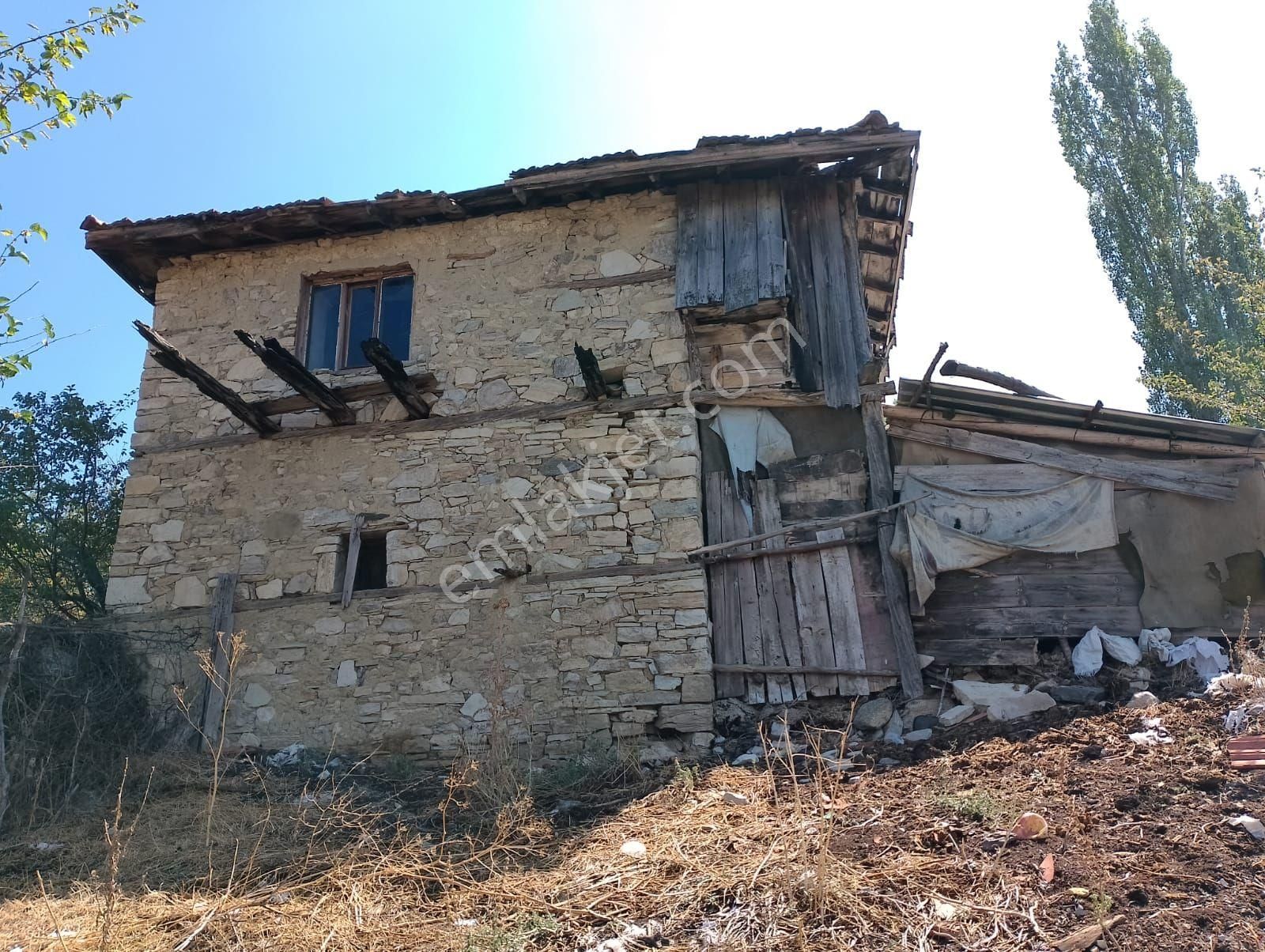 Simav Çınarlıdere Köyü (Alan) Satılık Köy Evi SİNERJİ'DEN KÜTAHYA SİMAV ÇINARLIDERE OTURUMA HAZIR 264M2 ARSA İÇİNDE KÖY EVİ 