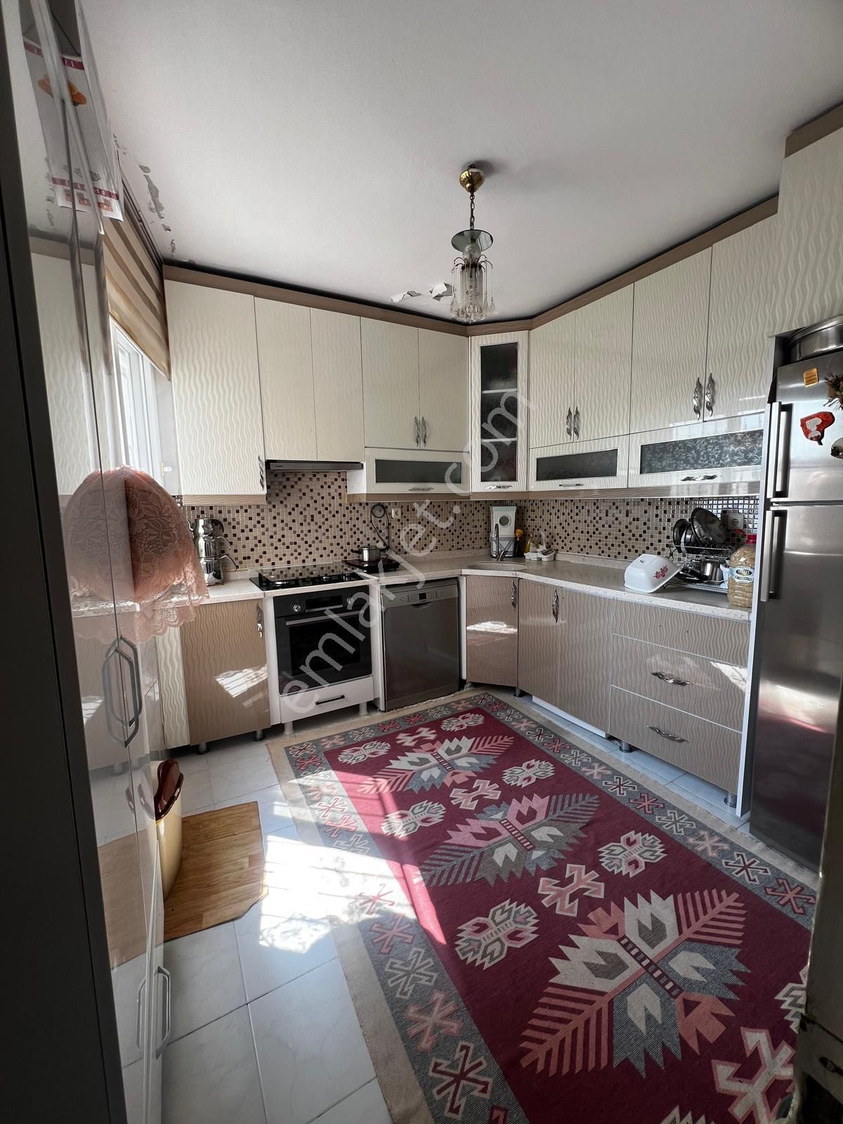 İsmetpaşa Mahallesinde 3+1 3 Katlı Satılık Müstakil Ev - Görsel 2