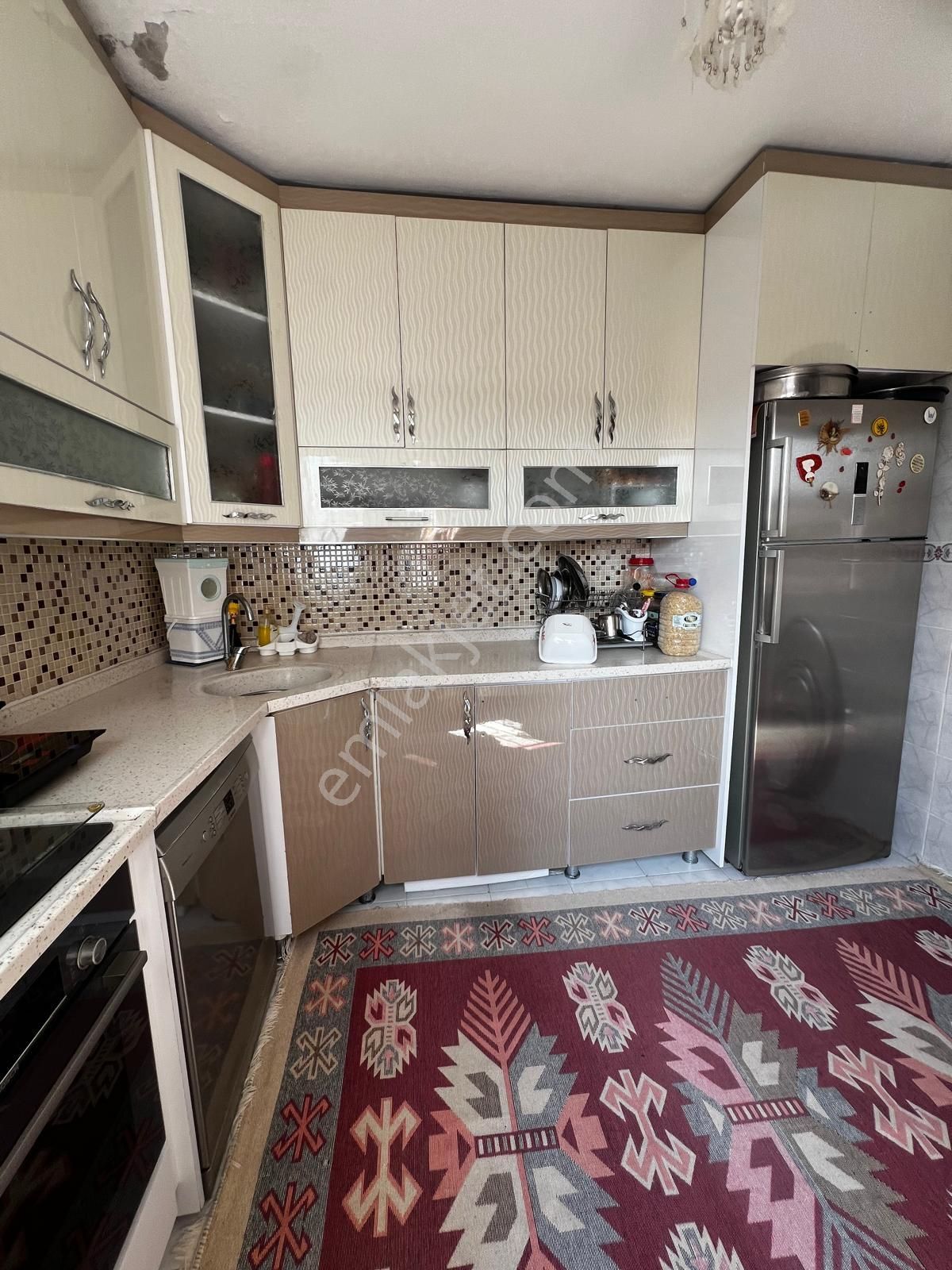 İsmetpaşa Mahallesinde 3+1 3 Katlı Satılık Müstakil Ev - Görsel 3