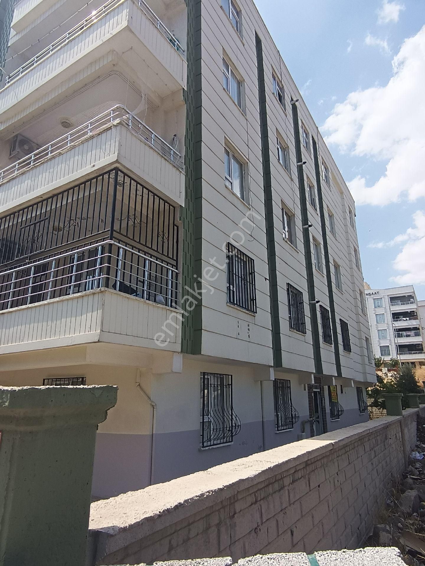 Karaköprü Seyrantepe Satılık Daire uygun fiyatlı 3+1 giriş kat  daire