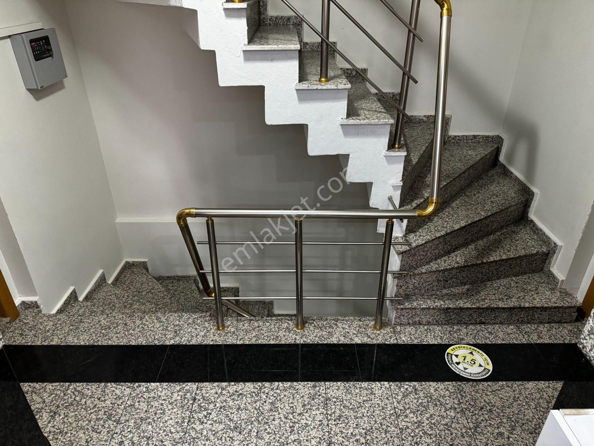 Metrobüse 5dk Eşyalı Paylaşımlı Yurt Konseptinde Apart Odalar - Görsel 18