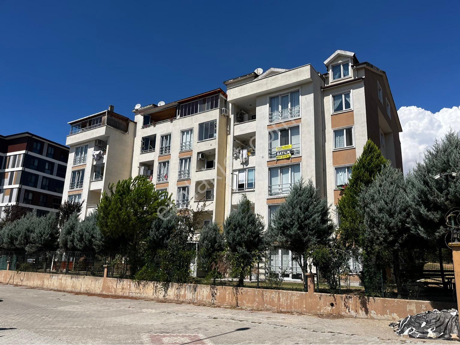 İzmit Alikahya Fatih Satılık Daire  KAYAKENT SİTESİ ASANSÖRLÜ ARAKENT 2+1 115 m2 SATILIK DAİRE