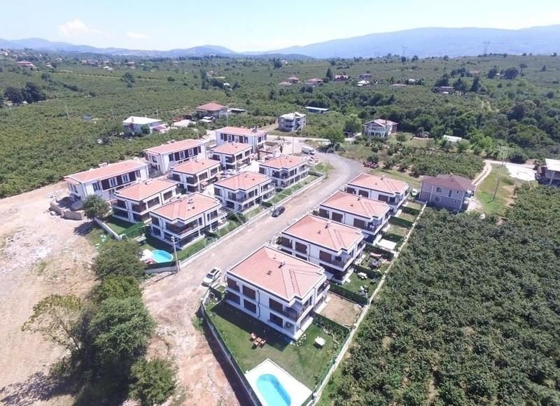 Hendek Sarıdede Satılık Villa Emlaccar dan SATILIK SÜPER HAVUZLU VİLLA